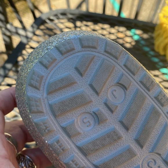 Preowned women’s Crocs  Silver Glitter Clogs 6.5 excellent - Picture 12 of 13